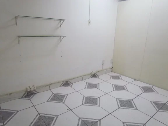 Imagem Excelente Loja Galeria Centro de SP - República – Próxima à Estação República do Metrô - Galeria Califórnia - Rua Barão de Itapetininga 255 - LO0785