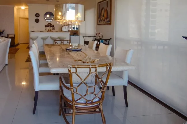 Imagem Apartamento com 4 dormitórios à venda, 200 m² por R$ 1.600.000,00 - Pitangueiras - Guarujá/SP