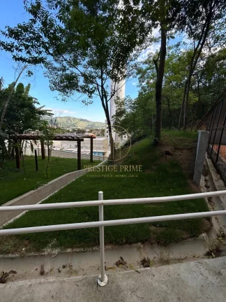 Imagem Alugo apartamento com 2 quartos, sala, varanda, cozinha e banheiro. Piso laminado na sala e quartos....