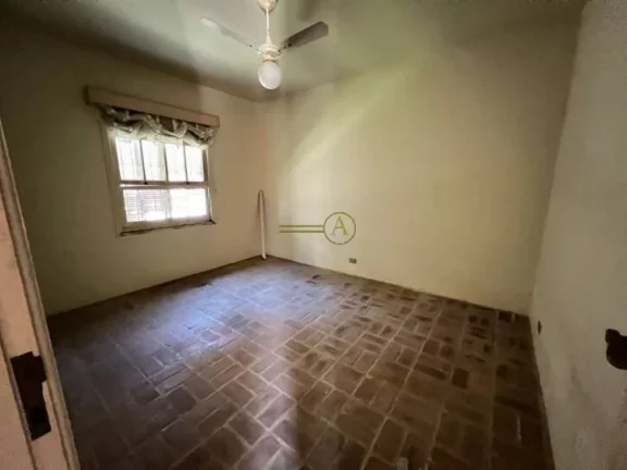 Imagem Casa térrea com terreno de 1.100m² para reforma ou demolição e construção