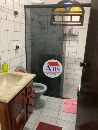 Imagem Casa isolada, 3 dormitórios com 1 suíte. Aceita FGTS e financiamento.