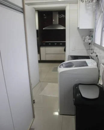 Imagem Imperdível oportunidade de investimento em Guarujá-SP: Apartamento de 3 quartos, 1 suíte, 2 salas, 3 banheiros, 2 vagas de garagem, 111,00 m² na Pitangueiras.