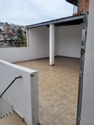 Imagem Casa em uma rua tranquila na Zona Norte - 100M² de área construída, 4 Dorms, 2 Vagas, Cozinha Ampla.