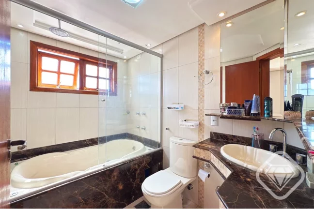 Imagem Casa 4 dormitórios (2 suítes) - Espaço gourmet - Spa com hidromassagem - Rua tranquila e sem saí...