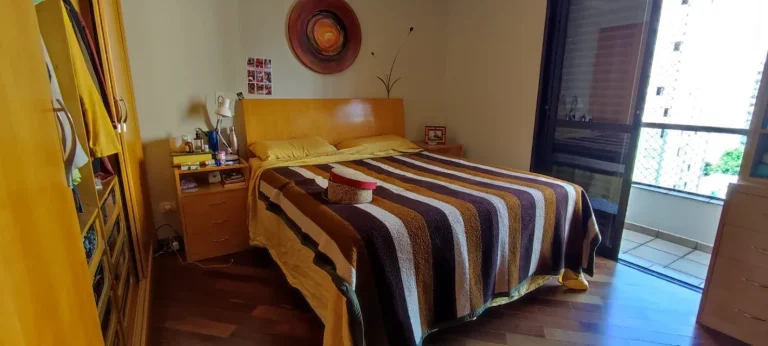 Imagem Apartamento 148 M², 3Q, 2 Suítes, Suíte com hidromassagem, 2 salas, lareira, 4 banheiros, 3 vagas, dependência completa de serviço, academia, sauna.