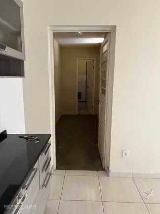 Imagem Casa com um dormitório, sala, cozinha, banheiro, churrasqueira e canil com vários boxes
