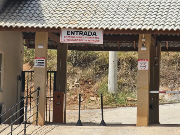 Imagem Chácara à venda com 2 quartos em Estância Santa Maria do Laranjal, Atibaia - SP