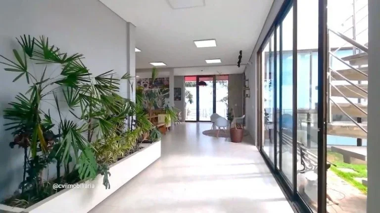 Imagem Casa ampla e espaçosa de 400m2 em terreno de 1.000m2 com muita área verde, luz natural e bem areja...