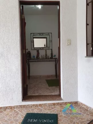 Imagem Lindo sobrado 177 metros, com excelente localização 3 dormitórios, 3 vagas, quintal espaço gourmet com ótimo valor !,