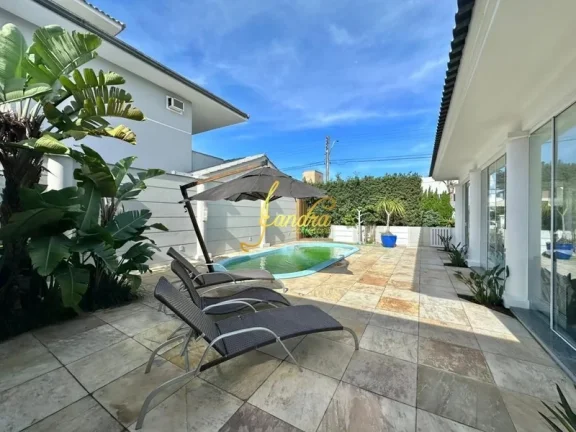Imagem Excelente sobrado no condominio Lagos com Piscina e 04 suites