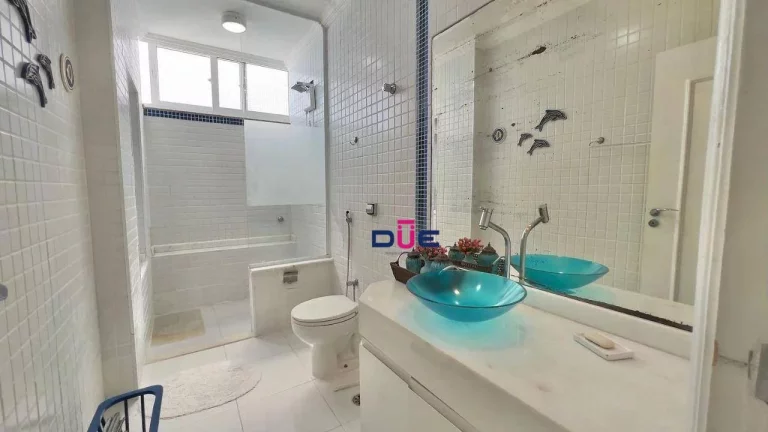 Imagem Apartamento com 3 suítes à venda, de frente para o mar, na Praia das Pitangueiras - Guarujá/SP