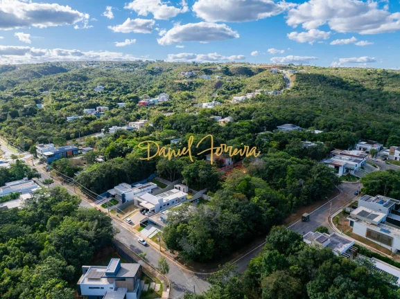 Imagem Terreno de esquina, plano com 1.180 m² no Condomínio Santa Monica
