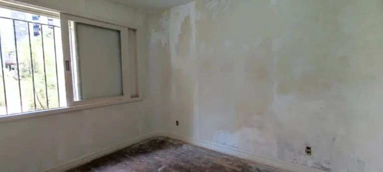 Imagem Apartamento 220M², 3Q, 1 Suíte, 4 Banheiros, Vista Livre e Bela, Área de Serviço, Lavabo, 2 Vagas, Quadra, Playground.
