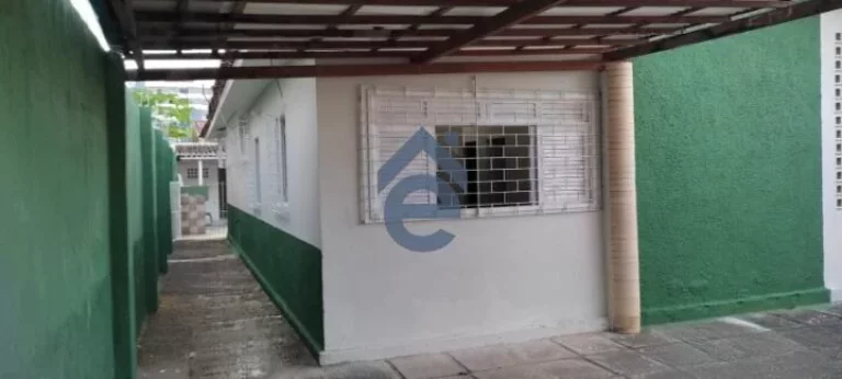 Imagem Casa à venda na Gruta de Lourdes,8/4, sendo 3 suítes, piscina, 450m², excelente