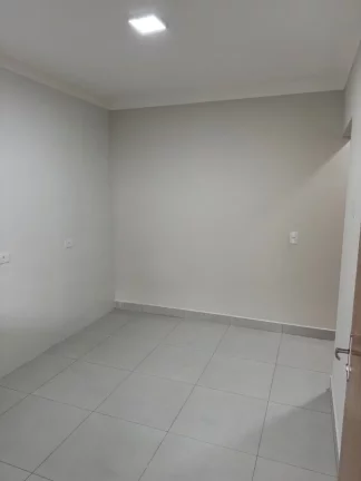 Imagem Alto Padrão para Venda em Maringá, Conjunto Habitacional Requião, 3 dormitórios, 1 suíte, 2 banheiros, 1 vaga