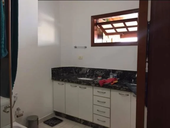 Imagem Oportunidade de ótimo negócio na área central... Barracão comercial em ótima localização com ...