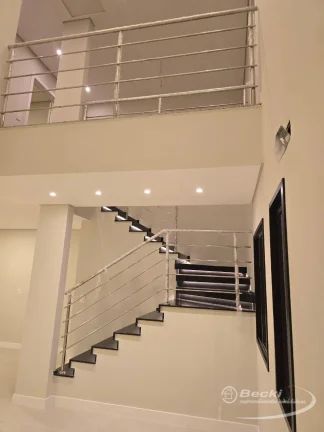 Imagem Casa Alto Padrão Geminada no bairro América - Joinville