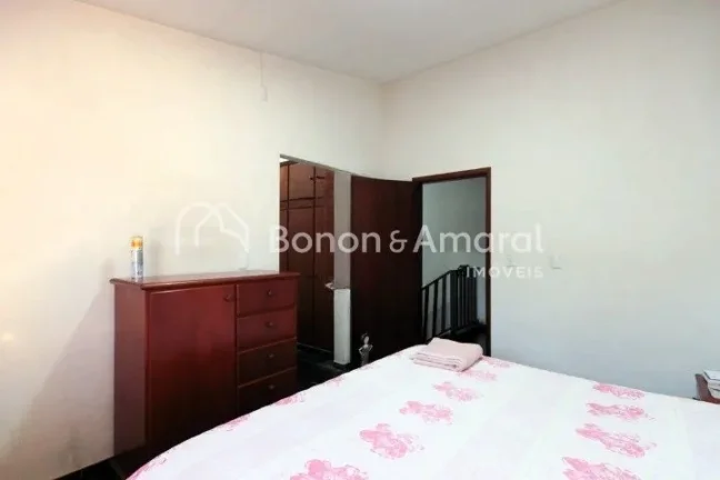 Imagem Imóvel amplo à venda com 4 quartos, sendo 3 suítes, e 5 banheiros no total. Este imóvel está be...