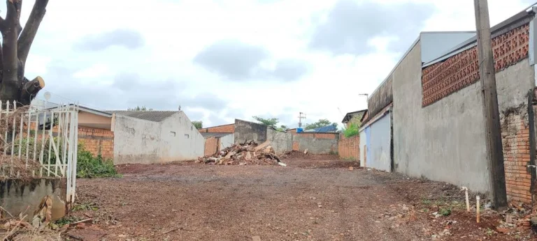 Imagem Terreno à venda em Cascavel, Santa Cruz - Energia Elétrica, Rede de Esgoto, Rua Asfaltada