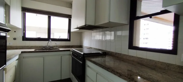 Imagem Apartamento 210 M², 4Q, 3 Suítes, 5 Banheiros, 3 Vagas, Varanda Gourmet, Academia, Playground, Quadra, Salão de Festas, Lareira, Suíte com Hidro.