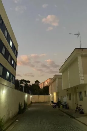 Imagem Sobrado com 2 dormitórios à venda, 64 m² por R$ 373.000,00 - Caxangá - Suzano/SP
