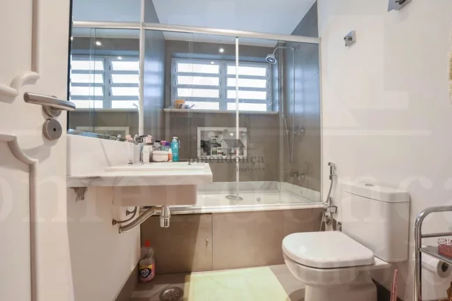 Imagem Apartamento reformado à venda em Higienópolis com 3 quartos e 2 vagas, 210m2