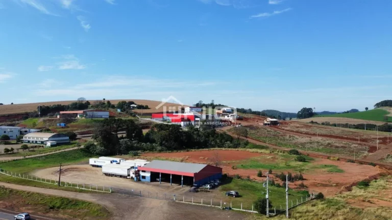 Imagem Terreno com Barracão Comercial Frente para BR