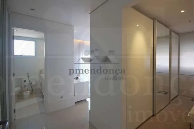 Imagem Beleza e encanto desse apartamento com 170 m² invadem os espaços permeados por tonalidades neutras...