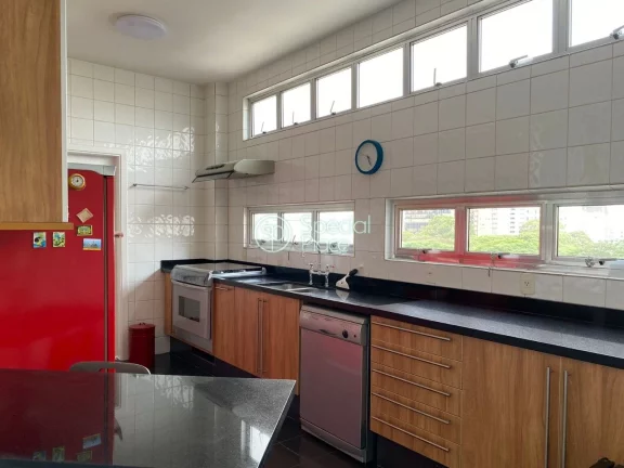 Imagem Excelente apartamento com 228m² no Jardim América. Inteiramente reformado, planta quadrada, pé di...