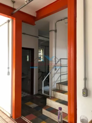 Imagem Sobrado com 4 dorm. (1 suíte) + 2 vagas e Piscina- Instituto de Previdência