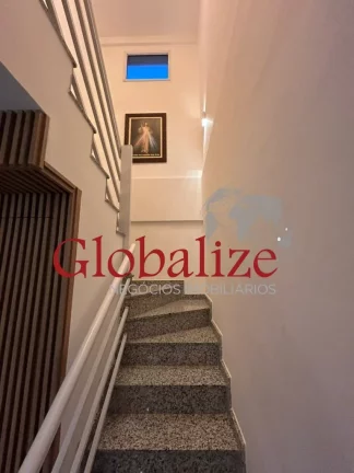 Imagem APARTAMENTO DUPLEX COM 3 DORMITÓRIOS, 3 BANHEIROS SENDO 1 SUÍTE, 2 VAGAS DE GARAGEM NO BAIRRO VILA MATHIAS EM SANTOS PRO R$ 1.200.000,00.