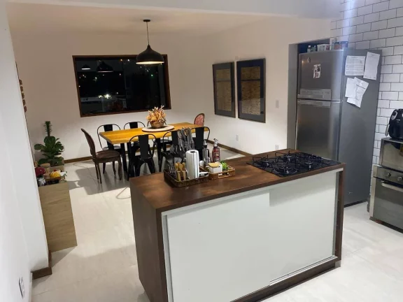 Imagem Linda casa a venda em área nobre da cidade de Nova Friburgo.