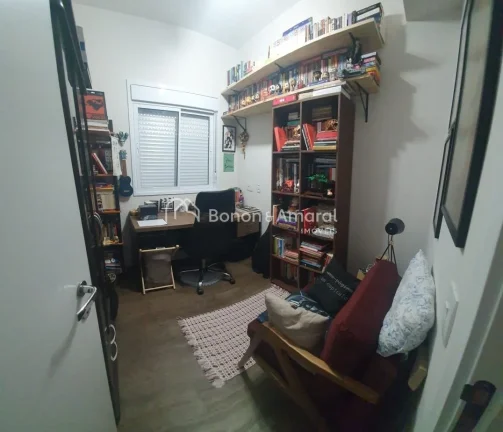 Imagem Lindo apartamento com 3 quartos sendo 1 suíte. A sala ampla, banheiros com box de vidro. Sacada gou...