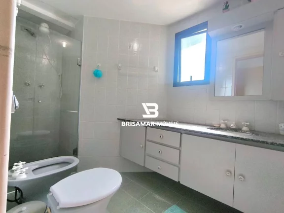 Imagem PITANGUEIRAS- LOCALIZAÇÃO ESPETACULAR , NA SEGUNDA QUADRA DA PRAIA , 02 VAGAS DE GARAGEM NO PRÉDIO.