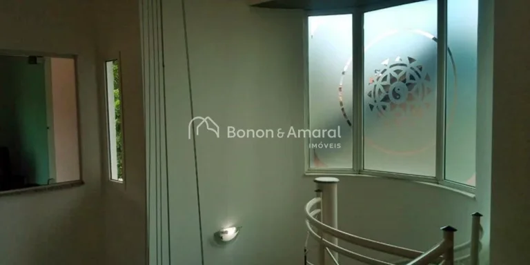 Imagem Sobrado, projeto em Y, 4 quartos, 3 suítes. No térreo: sala de estar com lareira, sala de jantar, ...