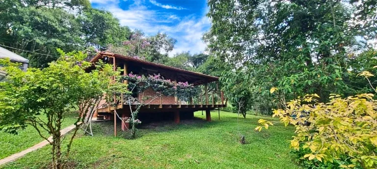 Imagem Refúgio de montanha com rio privativo e arquitetura autoral em Gonçalves