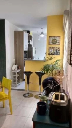 Imagem Apartamento lindo com acabamento diferenciado, contendo 2 quartos com armários, banheiro social com...
