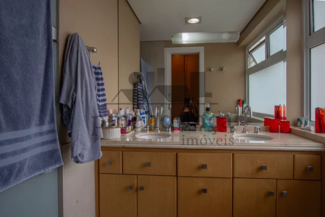Imagem Apartamento em Perdizes com 03 suítes e 04 vagas, 166m²