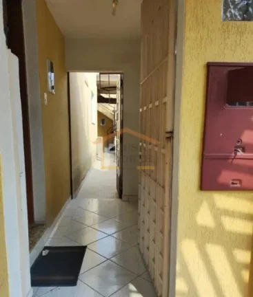 Imagem Sobrado 2 dormitórios, terraço, sala ampla, 2 banheiros, edícula, quintal, lavanderia, corredor l...