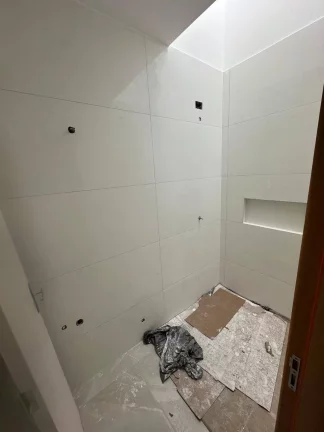 Imagem Sobrado Novo no CIC de frente para Rua - R$430 MIL