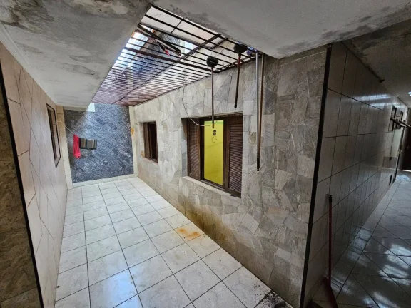 Imagem Casa com Corredor Lateral 197 m² 2 Dormitorios e 2 Vagas de Gargens