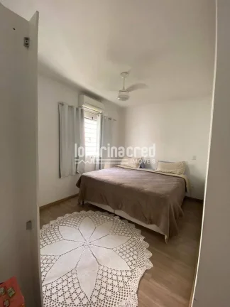 Imagem Ótima casa na Zona Oeste com 3 dormitórios, suíte, 2 vagas de garagem, 77m² construídos e terreno de 184m² em localização em crescimento.
