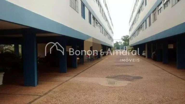 Imagem Com 2 quartos, sala, banheiro social, cozinha e área de serviço. Sem elevador (3º andar), 1 vaga ...