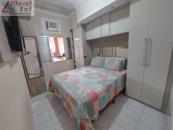 Imagem Imóvel Espaçoso e Aconchegante com 2 Quartos e 2 Vagas de Garagem em Ocian, Praia Grande-SP - Confira!