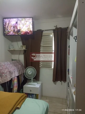 Imagem Vendo Oportunidade no Guarapiranga. Apartamento de 2 dormitórios, Sala, cozinha,Banheiro, área de serviço, 1 vaga de garagem, por R$. 150.000, aceita carro e moto como parte de pagamento, próximo ao parque Guarapiranga. Oportunidade.