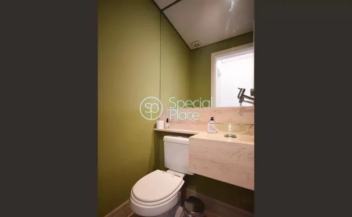 Imagem Amplo apartamento à venda com 4 quartos, sendo 3 suítes, e 5 banheiros no total. Este apartamento ...