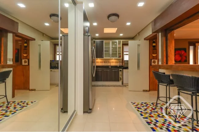 Imagem Casa mobiliada de alto padrão em condomínio exclusivo na Tristeza

Uma residência impecável no c...