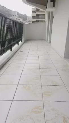 Imagem Praia de Pitangueiras - Local nobre - Ótimo lazer - Alto padrão - 2 vagas - Ampla varanda - 135 m² de área útil.