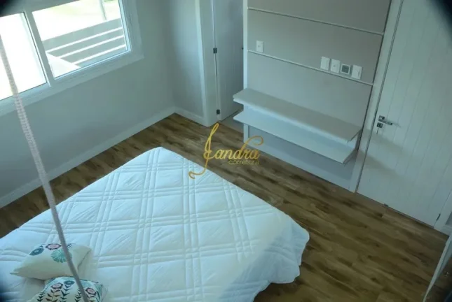 Imagem Sobrado condomínio fechado com 04 suites