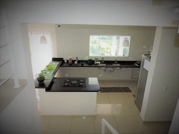 Imagem CASA COM 3 SUÍTES EM LOTE DE 1.600M, COM VISTA PERMANENTE.. PACOTE DE LOCAÇÃO + R$ 7.000,00